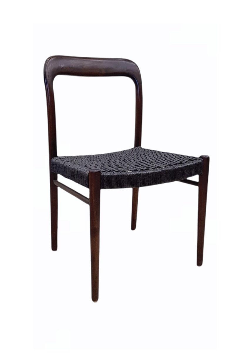 drevená-stolička-s-ratanovým-výpletom.jpg